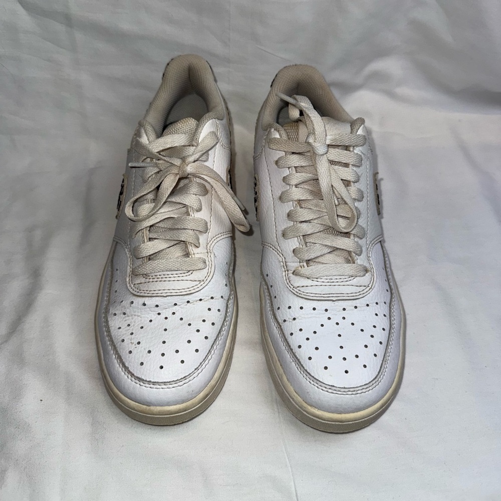 Nike women’s Court Vision Low sneakers in white with a leopard‎ print swoosh - Picture 3 of 6